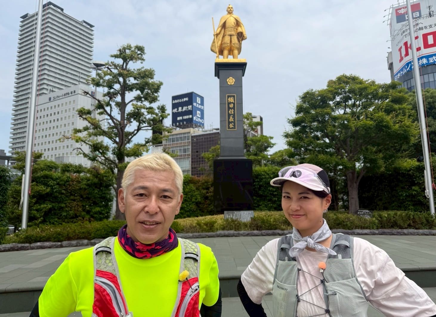 亮と優の静岡をゆる～く走りませんか？ 2025年 岐阜市編 前編 黄金の織田信長公像 左 田村 亮 右 中村優