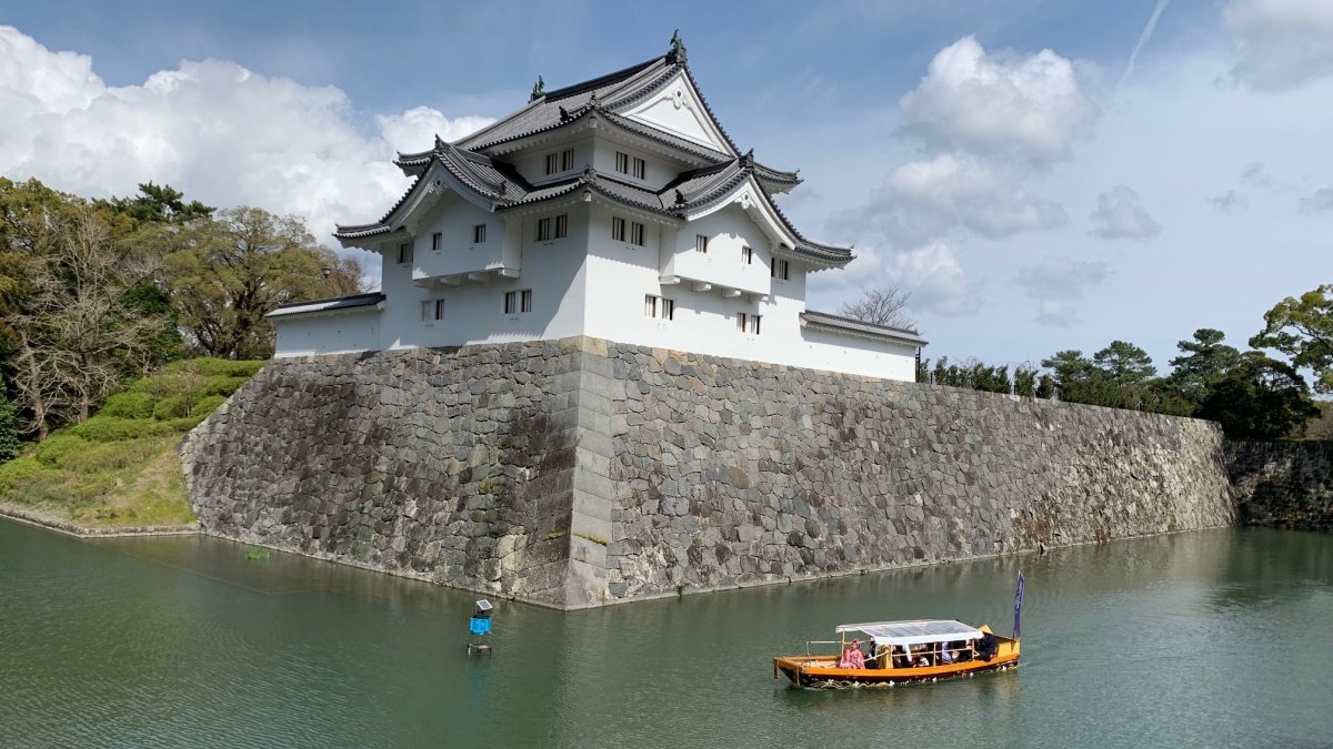 【駿府城公園の遊覧船 葵舟】 葵舟便り11月号(2025年度) 秋色の駿府城公園で楽しむ大道芸ワールドカップ